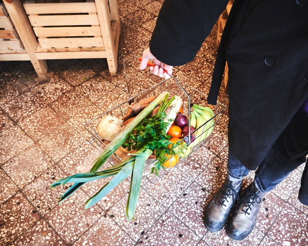 Zero plastiku! Warzywa można kupić luzem, a następnie zapakować do własnej siatki.