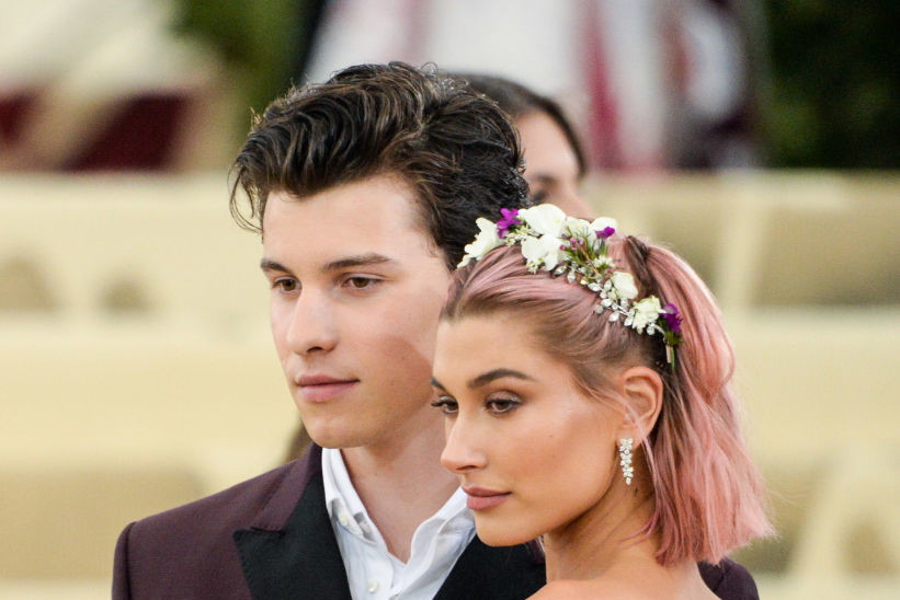 Shawn Mendes lajkuje zdjęcia Hailey na Instagramie Justina. Bieber nie omieszkał tego skomentować!