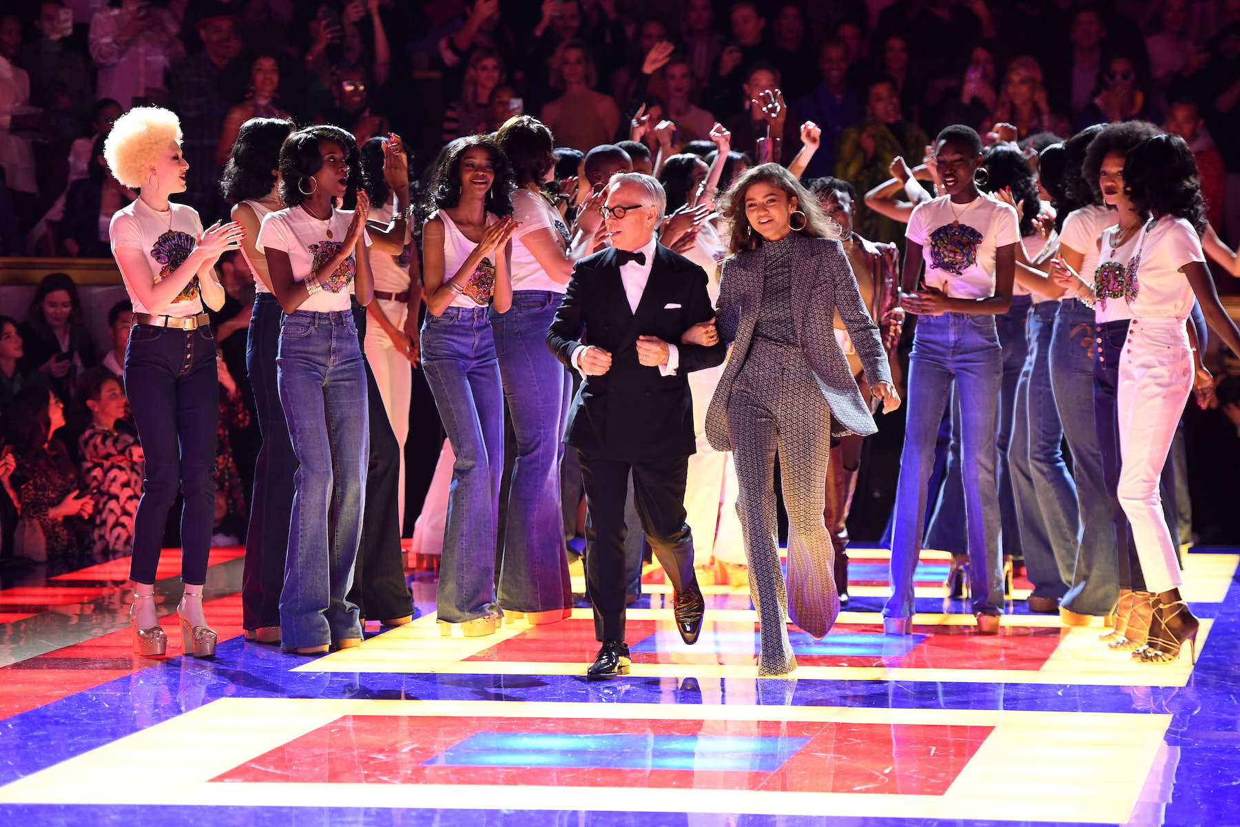 Tommy Hilfiger i aktorka Zendaya po pokazie wspólnej kolekcji w Paryżu.