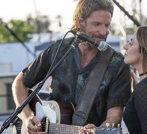 „Narodziny gwiazdy” - zobaczcie scenę, którą wycięto z filmu! Lady Gaga i Bradley Cooper śpiewają w niej zupełnie nową piosenkę
