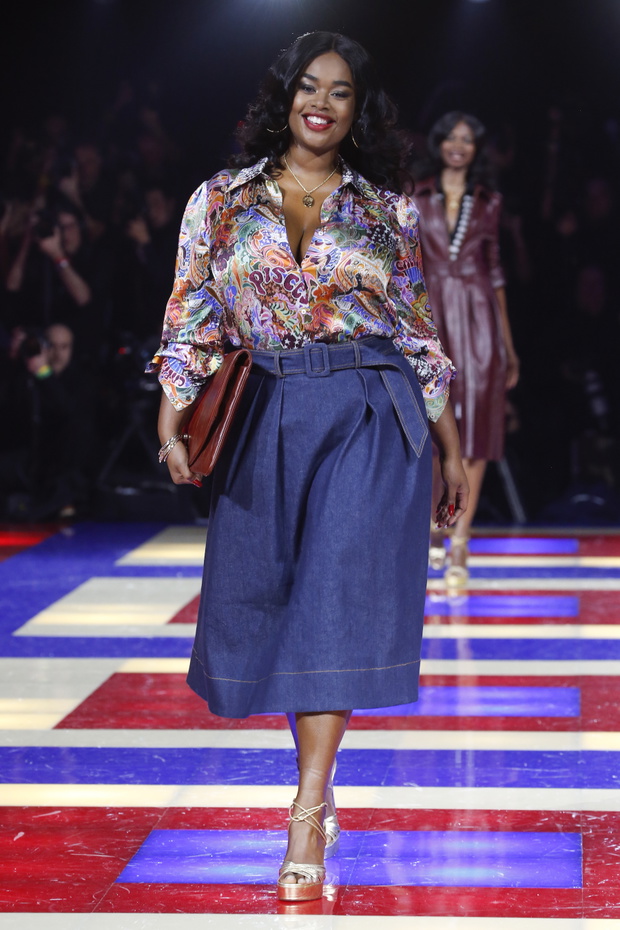Pokaz kolekcji TommyxZendaya w ramach projektu TOMMYNOW w Paryżu