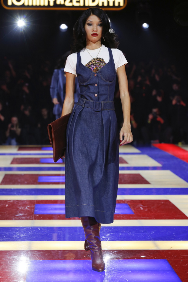 Pokaz kolekcji TommyxZendaya w ramach projektu TOMMYNOW w Paryżu
