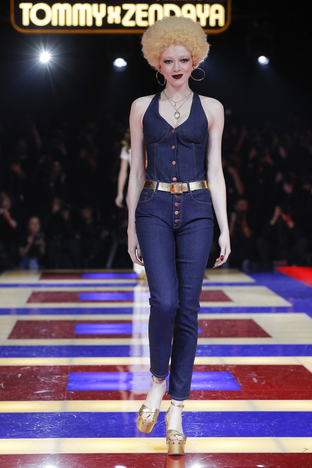 Pokaz kolekcji TommyxZendaya w ramach projektu TOMMYNOW w Paryżu