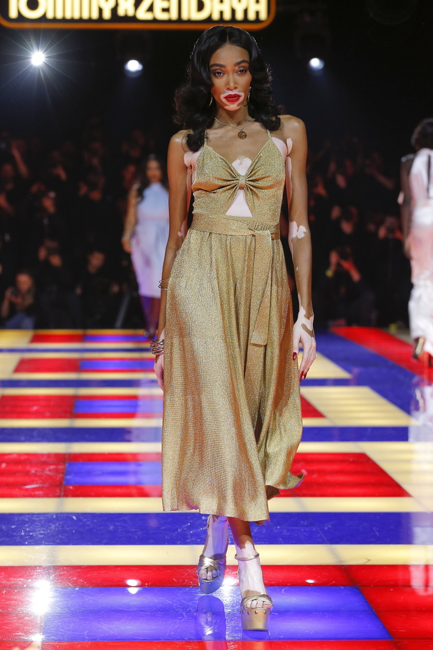 Pokaz kolekcji TommyxZendaya w ramach projektu TOMMYNOW w Paryżu