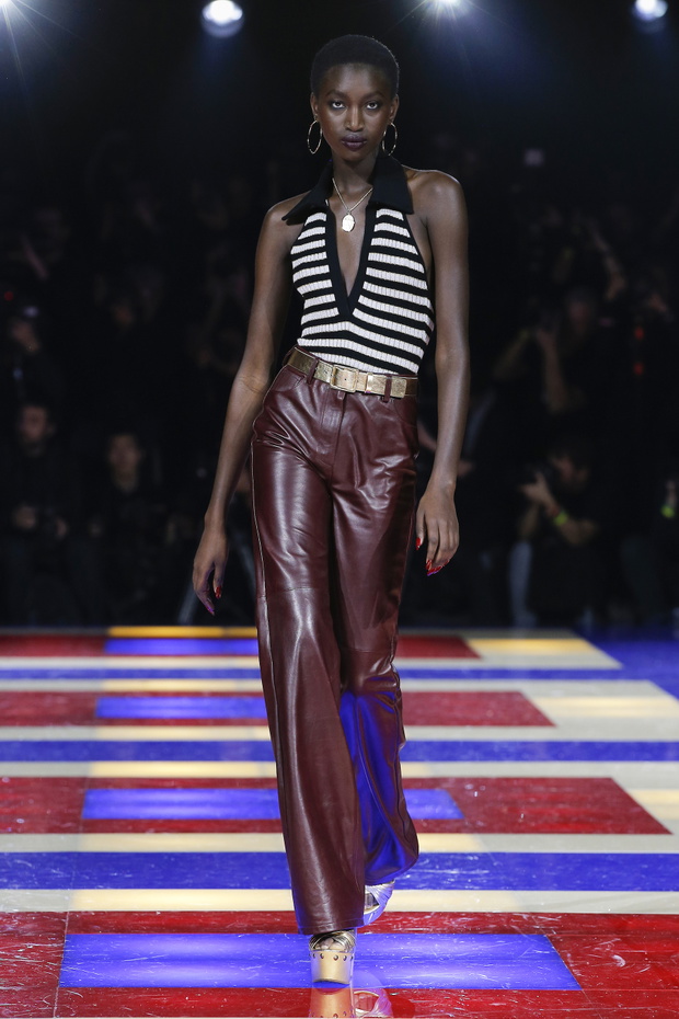 Pokaz kolekcji TommyxZendaya w ramach projektu TOMMYNOW w Paryżu