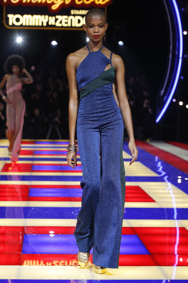 Pokaz kolekcji TommyxZendaya w ramach projektu TOMMYNOW w Paryżu