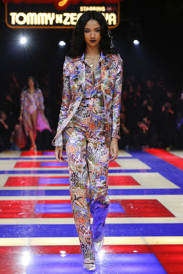 Pokaz kolekcji TommyxZendaya w ramach projektu TOMMYNOW w Paryżu