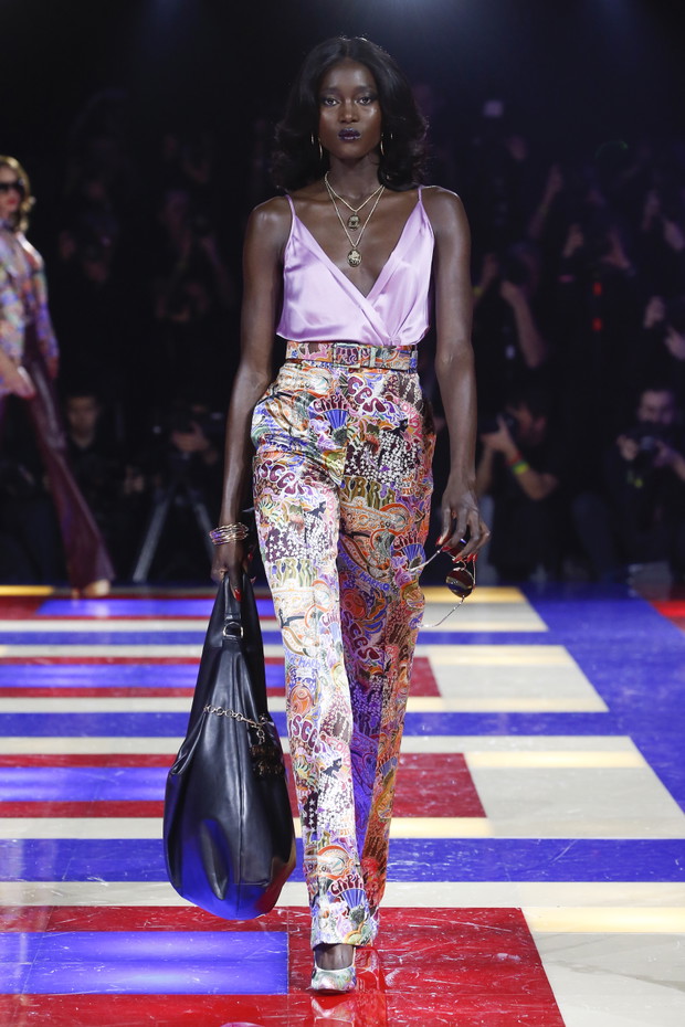 Pokaz kolekcji TommyxZendaya w ramach projektu TOMMYNOW w Paryżu