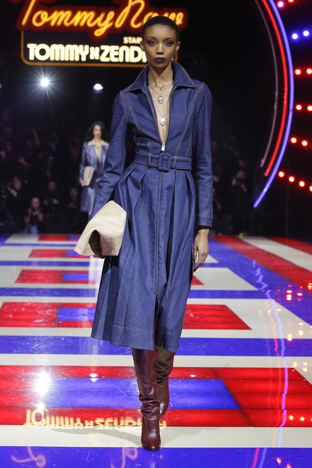 Pokaz kolekcji TommyxZendaya w ramach projektu TOMMYNOW w Paryżu