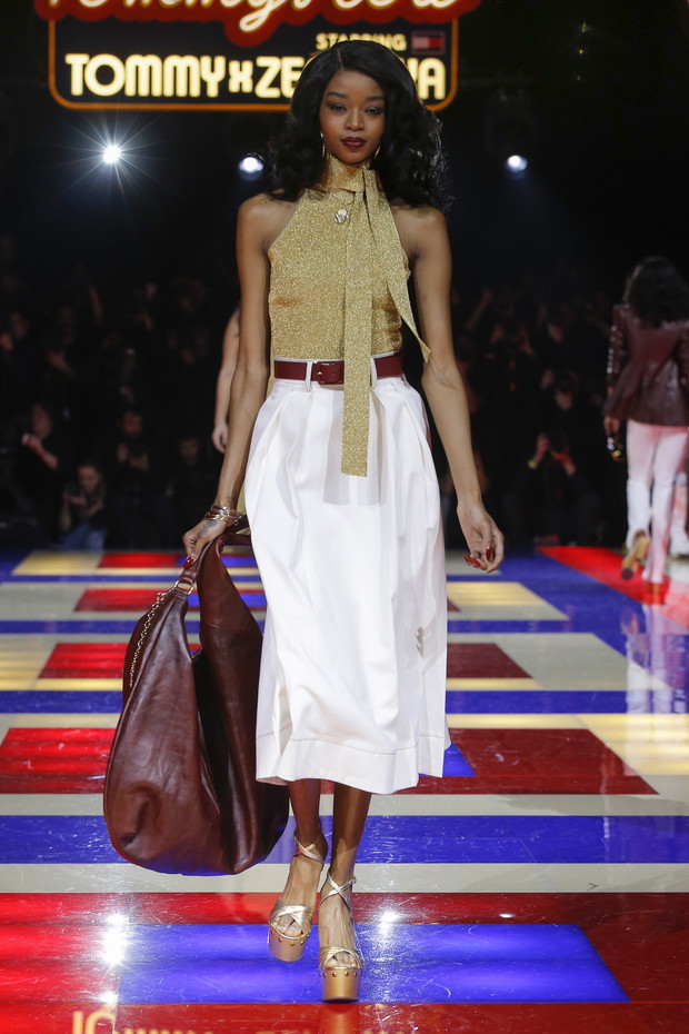 Pokaz kolekcji TommyxZendaya w ramach projektu TOMMYNOW w Paryżu