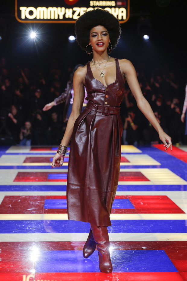 Pokaz kolekcji TommyxZendaya w ramach projektu TOMMYNOW w Paryżu