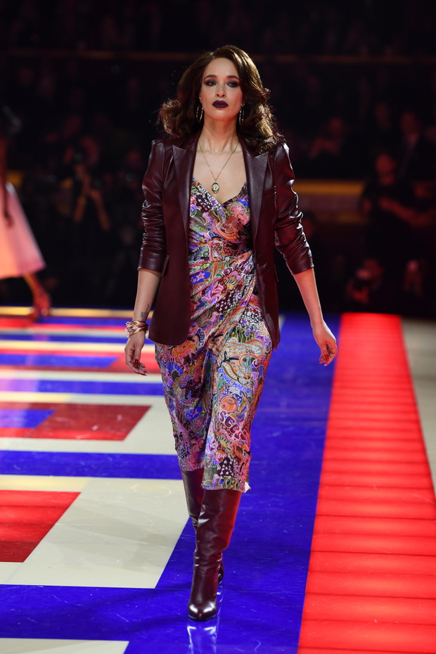 Pokaz kolekcji TommyxZendaya w ramach projektu TOMMYNOW w Paryżu