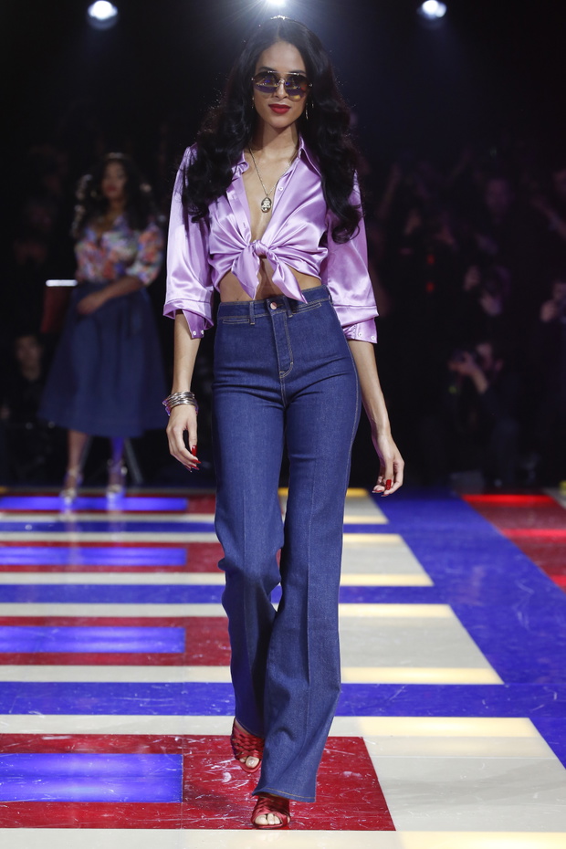 Pokaz kolekcji TommyxZendaya w ramach projektu TOMMYNOW w Paryżu