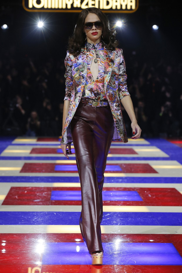 Pokaz kolekcji TommyxZendaya w ramach projektu TOMMYNOW w Paryżu