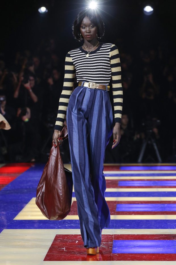 Pokaz kolekcji TommyxZendaya w ramach projektu TOMMYNOW w Paryżu