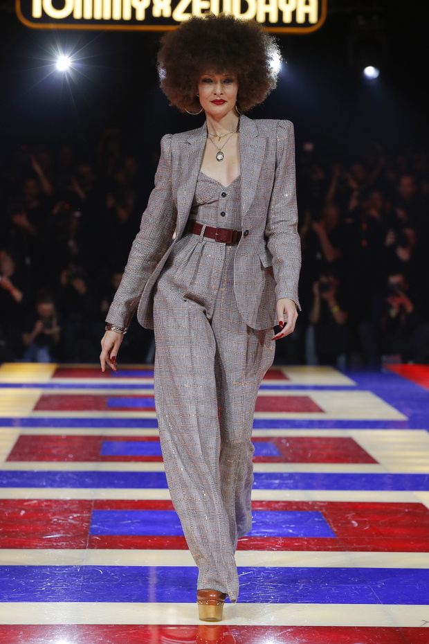 Pokaz kolekcji TommyxZendaya w ramach projektu TOMMYNOW w Paryżu