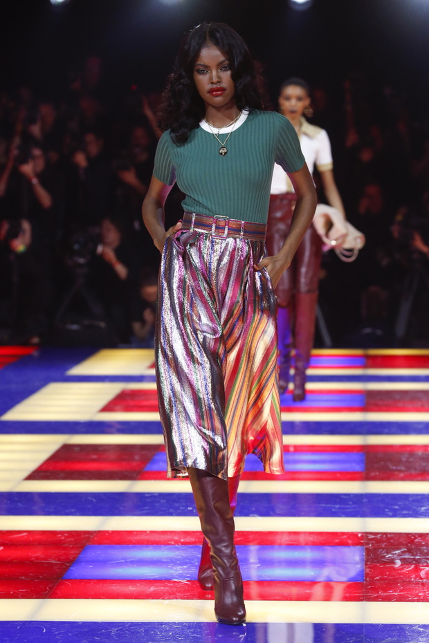 Pokaz kolekcji TommyxZendaya w ramach projektu TOMMYNOW w Paryżu