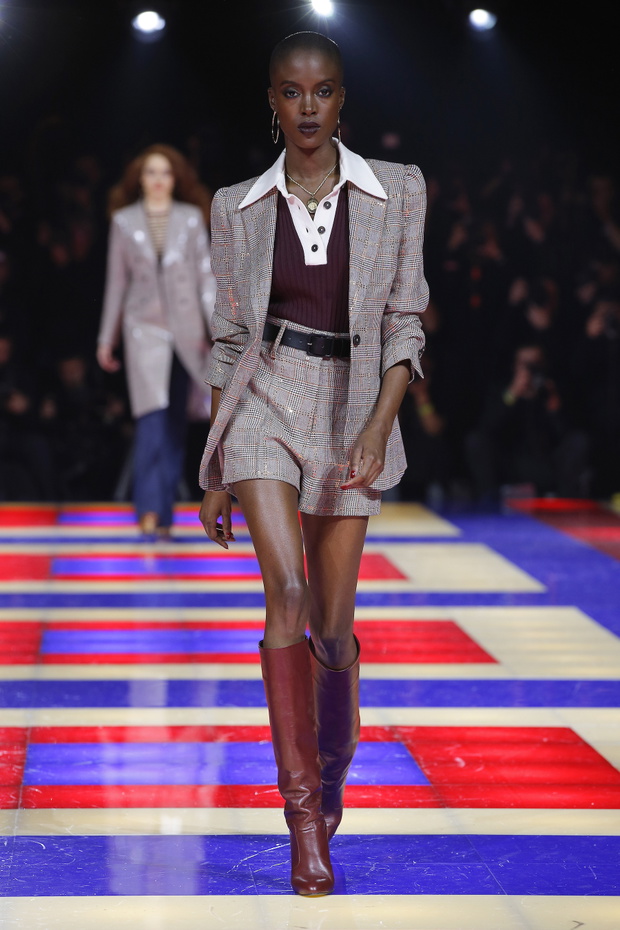 Pokaz kolekcji TommyxZendaya w ramach projektu TOMMYNOW w Paryżu