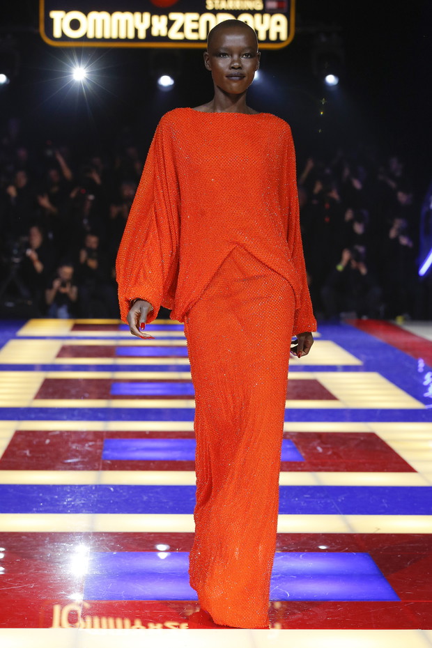 Pokaz kolekcji TommyxZendaya w ramach projektu TOMMYNOW w Paryżu
