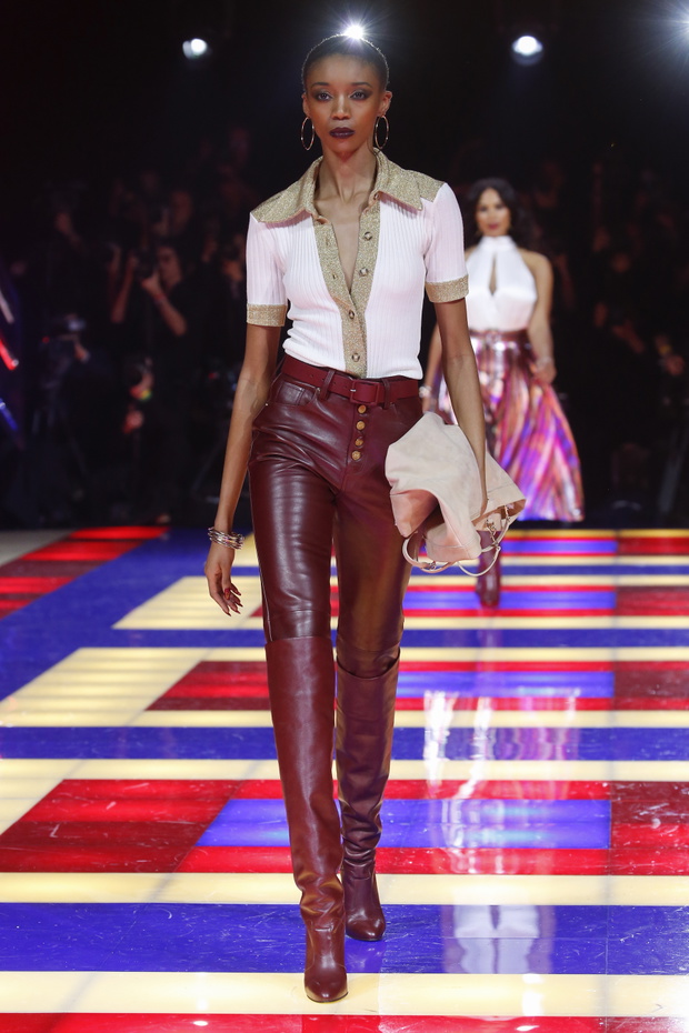Pokaz kolekcji TommyxZendaya w ramach projektu TOMMYNOW w Paryżu