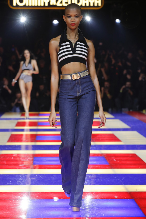 Pokaz kolekcji TommyxZendaya w ramach projektu TOMMYNOW w Paryżu