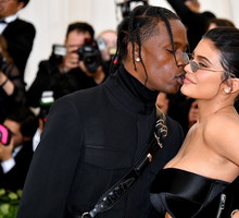 Kylie Jenner uczciła urodziny Travisa Scotta w nietypowy sposób. Na taki pomysł mogła wpaść tylko ona!