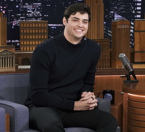 Tańczący Noah Centineo w programie Jimmy’ego Fallona to najbardziej urocza rzecz, jaką dziś zobaczycie