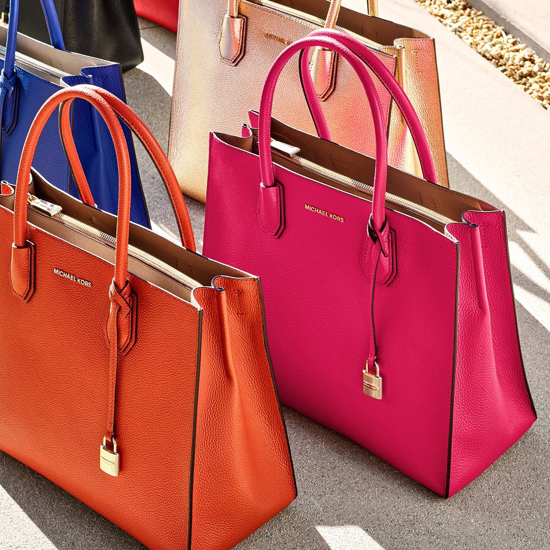 Torebki marki Michael Kors to jedne z najpopularniejszych modeli wśród marek premium. Ich ceny rozpoczynają się minimum od 1000 złotych.