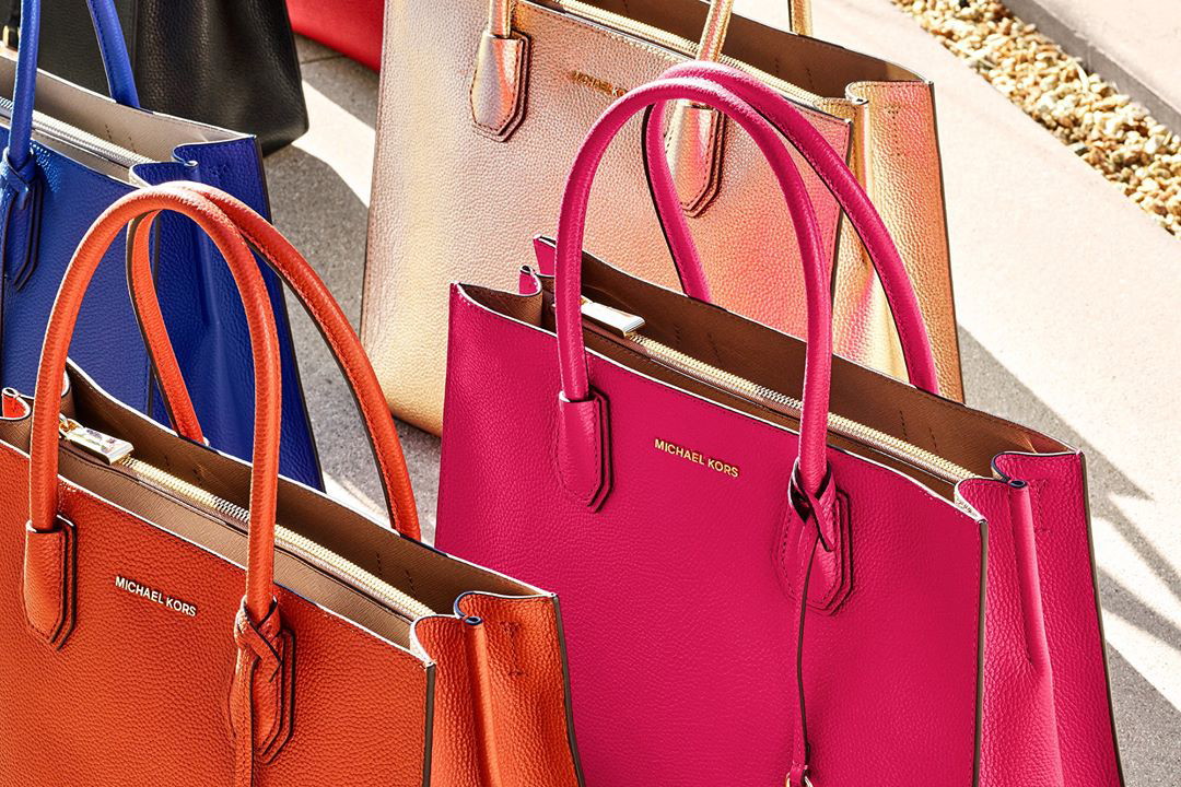 Torebki marki Michael Kors to jedne z najpopularniejszych modeli wśród marek premium. Ich ceny rozpoczynają się minimum od 1000 złotych.
