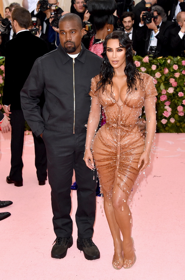 Met Gala 2019: Kim Kardashian na czerwonym dywanie pojawiła się w towarzystwie swojego męża, Kanye Westa.