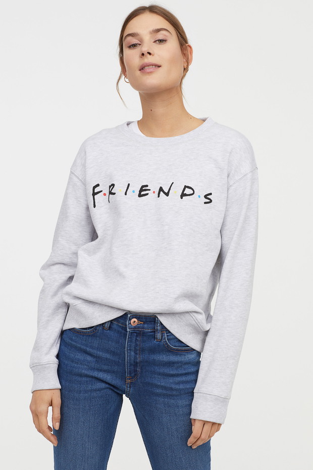 Szara bluza z nadrukiem Friends H&M, 59,99 zł przeceniona z 79,99 zł