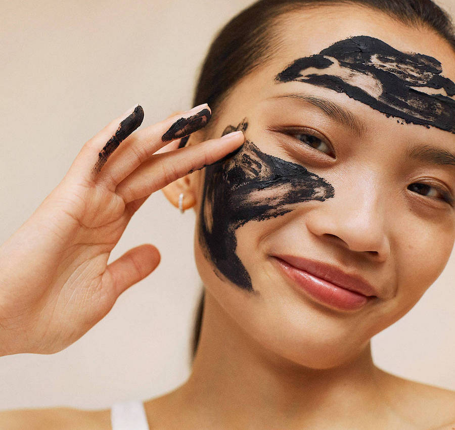 5 sposobów, aby uzyskać efekt glow skin. Kluczem jest oczyszczanie