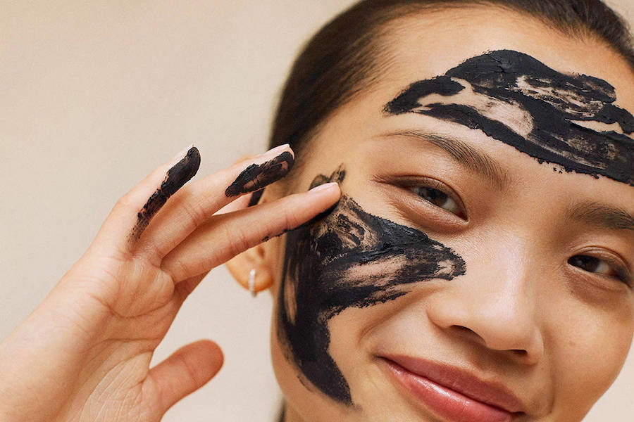 5 sposobów, aby uzyskać efekt glow skin. Kluczem jest oczyszczanie