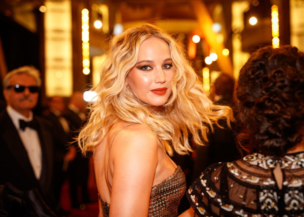 Wiemy, jaką sukienkę Jennifer Lawrence założyła na swoje przyjęcie zaręczynowe.