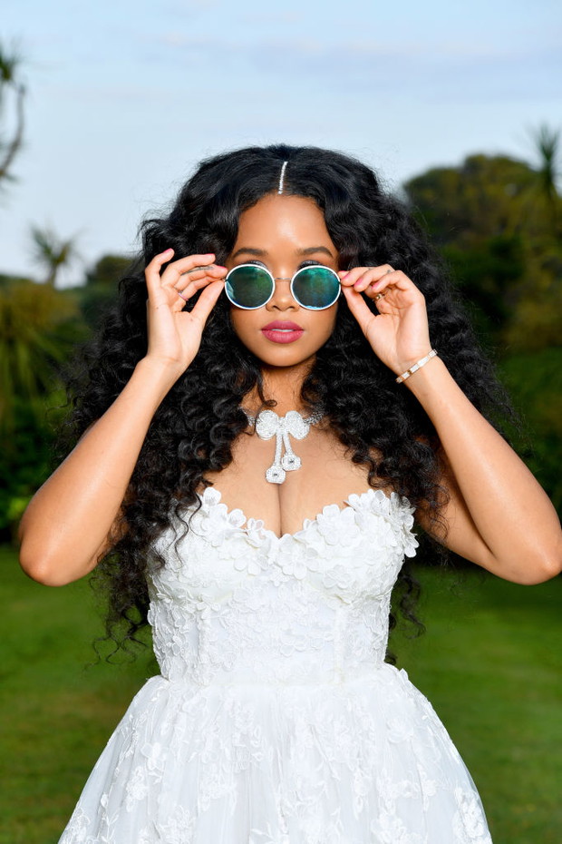 H.E.R (Gabriella Wilson) w sukience Giambattista Valli x H&M
