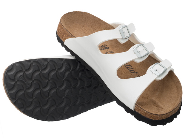 Klapki Birkenstock dostępne w sklepie online Lidl, 99 zł