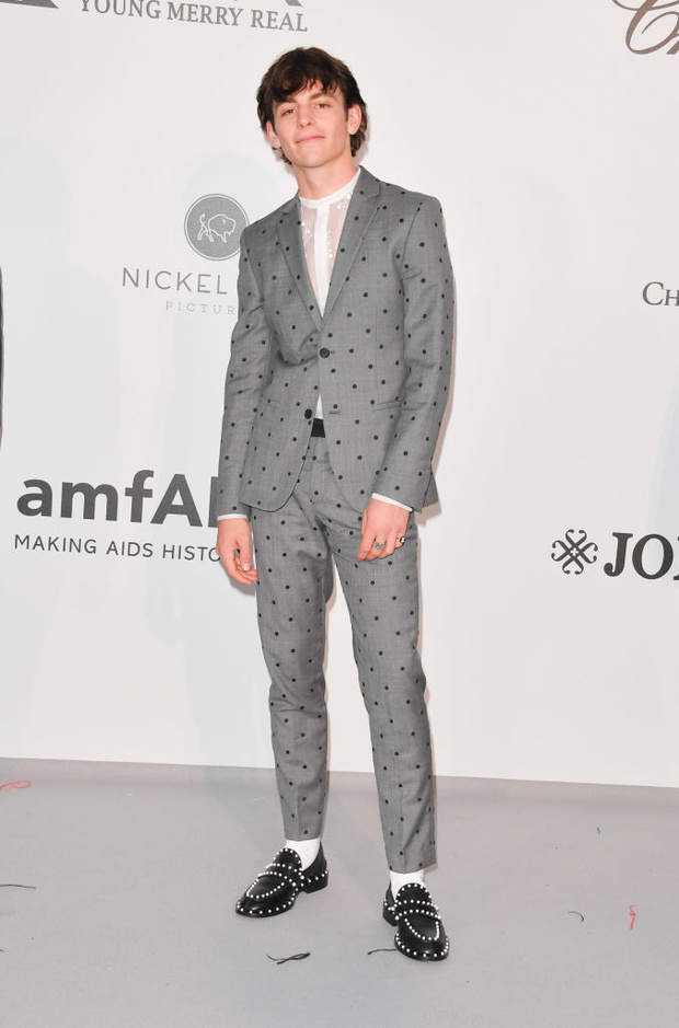 Ross Lynch w garniturze z kolekcji Giambattista Valli x H&M