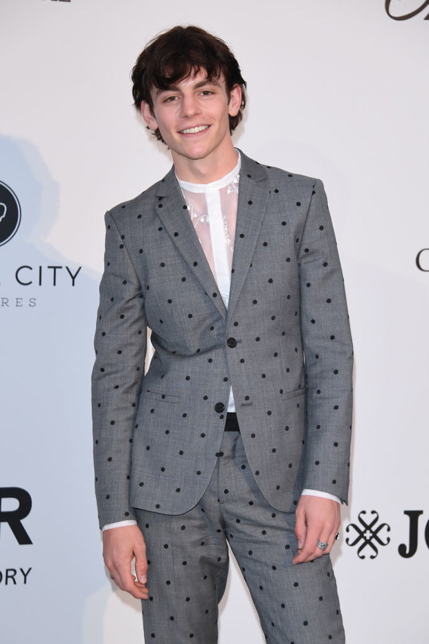 Ross Lynch w garniturze z kolekcji Giambattista Valli x H&M