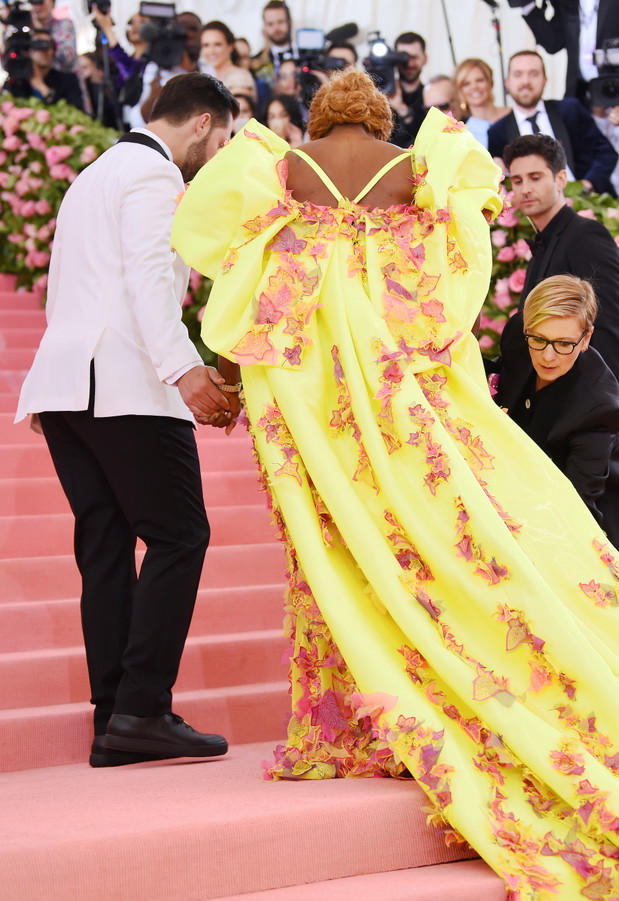 Serena Williams na Met Gala 2019: Detale sukni Atelier Versace.