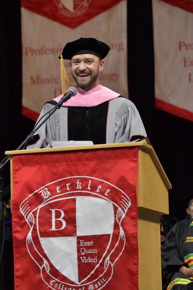 Tytuł doktora przyznał artyście Berklee College of Music.