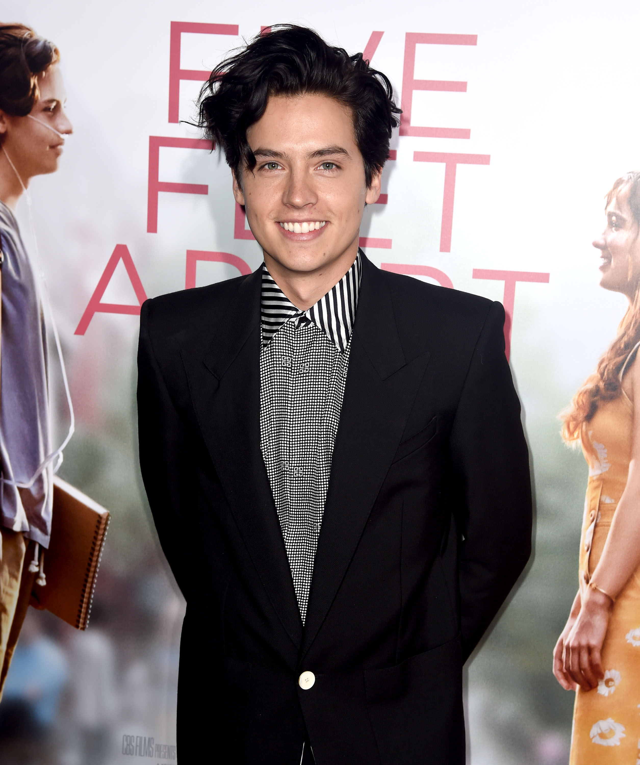 Najwyższe gwiazdy: Sprawdźcie, ile wzrostu ma Cole Sprouse, Blake Lively, Noah Centineo i nie tylko!