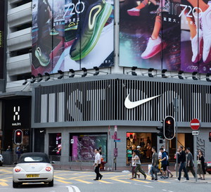 Flagowy sklep Nike stworzył manekiny w wersji plus size!