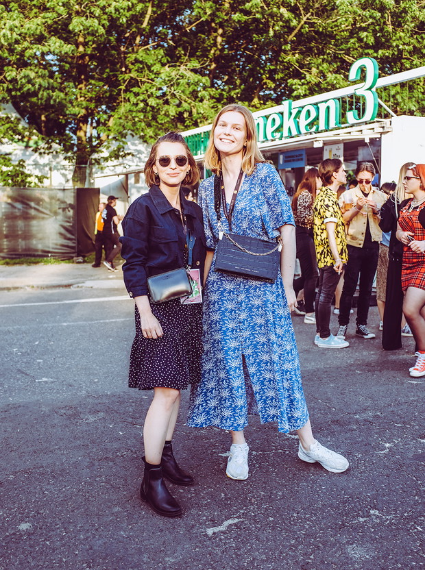 Moda uliczna Orange Warsaw Festival 2019 dzień 2. - Kinga Nowicka i Asia Twaróg z redakcji Glamour.pl.