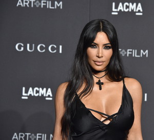 Kim Kardashian stworzyła markę odzieżową, która promuje różnorodność wśród kobiet! Rzeczy od Kimono Solutionwear potrzebuje każda z nas