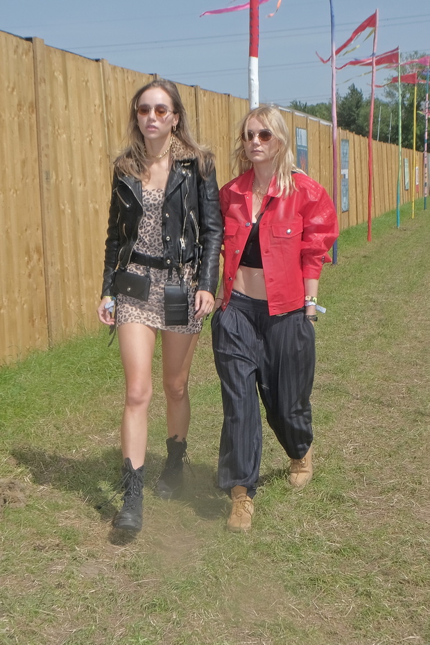 Glastonbury 2019: Najlepsze stylizacje z wydarzenia, które możecie powtórzyć podczas festiwali w Polsce!