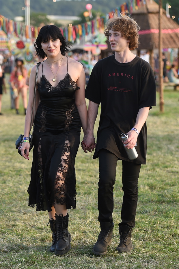Glastonbury 2019: Najlepsze stylizacje z wydarzenia, które możecie powtórzyć podczas festiwali w Polsce!