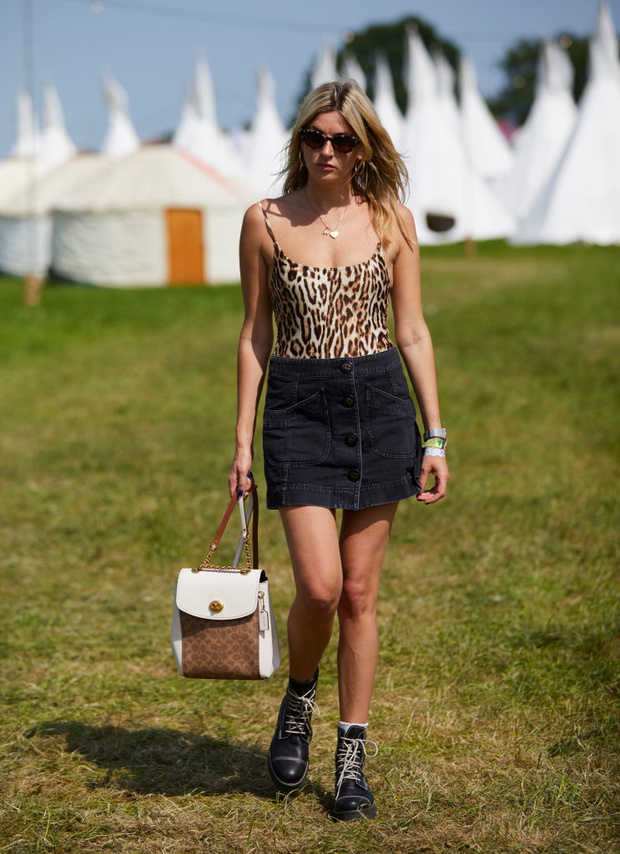 Glastonbury 2019: Najlepsze stylizacje z wydarzenia, które możecie powtórzyć podczas festiwali w Polsce!