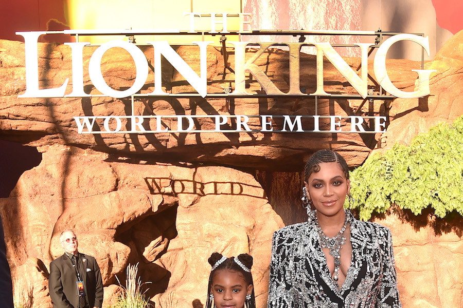 Beyoncé z Blue Ivy, Donald Glover i inne gwiazdy na uroczystej premierze „Króla Lwa”