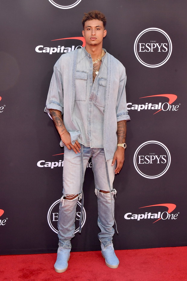 Kyle Kuzma jest zawodnikiem drużyny Los Angeles Lakers, gdzie gra na pozycji skrzydłowego.