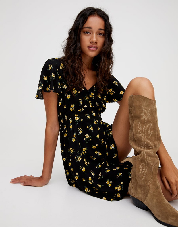 Sukienka w kwiaty Pull&Bear, 99,90 zł